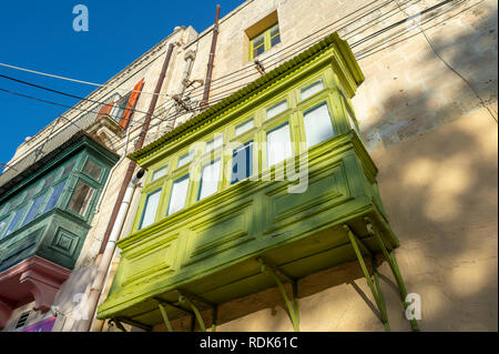 Traditionelle Holz- geschlossenen Balkon in Mdina, Malta Stockfoto