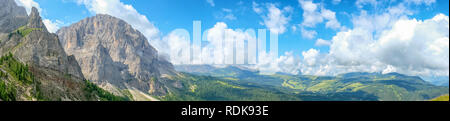 Panoramablick auf die Alpen, in den Dolomiten Stockfoto