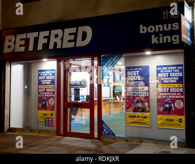 Betfred Wettbüro, High Street, Cosham, Portsmouth, Hampshire, England, UK. Stockfoto