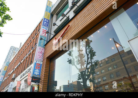 SEOUL, Südkorea - ca. Mai 2017: Nike Store in Seoul. Stockfoto