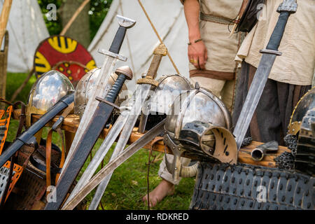 Mittelalterliche Waffen für Nahkampf in Kriegen auf dem Display verwendet werden Stockfoto