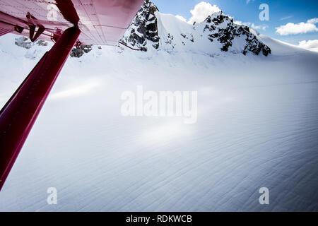 Ein Rundflüge Tour ist eine der schönsten Möglichkeiten, Mount McKinley, Alaska Range, und die umliegenden Gletscher, Denali National Park Stockfoto