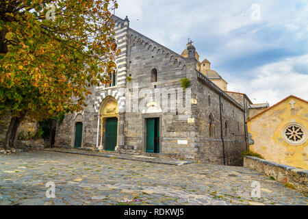 Kirche St. Laurentius in Portovenere oder Porto Venere Stadt an der ligurischen Küste. Der Provinz von La Spezia. Italien Stockfoto