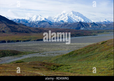 Alaskas Mount McKinley ist Nordamerikas höchste Gipfel bei 20.320 Fuß hoch und ist das Highlight eines Besuchs in Denali Nationalpark und Reservat. Stockfoto