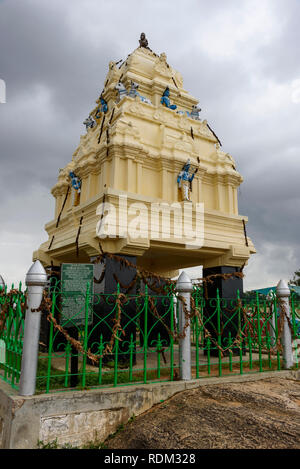 Hinduistische Heiligtum in Lalbagh Botanical Gardens, Banaglore, Bangalore, Karnataka, Indien Stockfoto