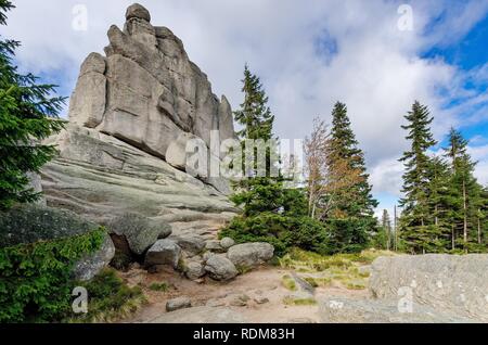 Pielgrzymy (ger. Dreisteine) Felsformation, Riesengebirge (Riesen Berge). Polen, Niederschlesien Provinz. Stockfoto