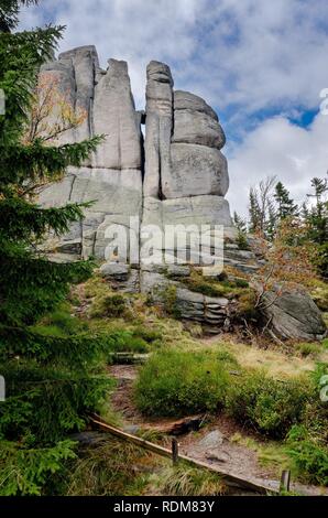 Pielgrzymy (ger. Dreisteine) Felsformation, Riesengebirge (Riesen Berge). Polen, Niederschlesien Provinz. Stockfoto