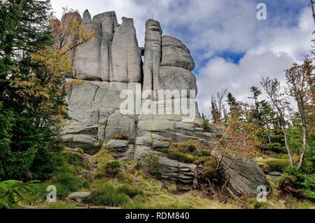 Pielgrzymy (ger. Dreisteine) Felsformation, Riesengebirge (Riesen Berge). Polen, Niederschlesien Provinz. Stockfoto