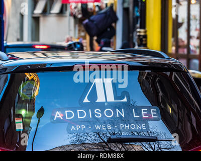 Addison Lee Taxi für Fahrgäste in Central London. Das Unternehmen betreibt eine Flotte von 4000 Fahrzeugen, vor allem in London Stockfoto