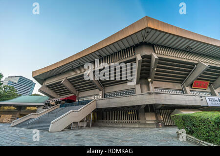 Chiyoda, Tokio - August 3, 2018: Nippon Budokan. Indoor Arena in Kitanomarukoen Park auch als Bühne genutzt. Nach Yumedono Halle modelliert Stockfoto