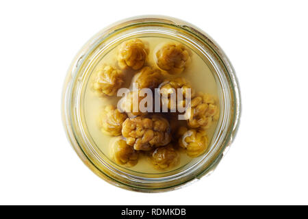 Erhaltene eingelegter Spargel im Glas auf weißem Hintergrund Stockfoto