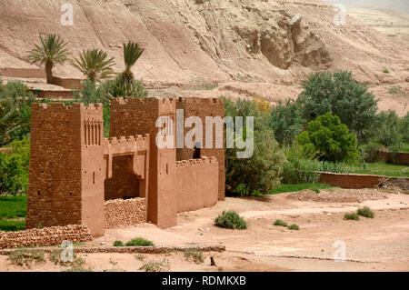 Ksar Aït-Ben-Haddou aka Ait Benhaddou, einem Adobe Erde Lehm gebaut befestigte Dorf oder Ighrem, und beliebter Drehort Marokko Stockfoto