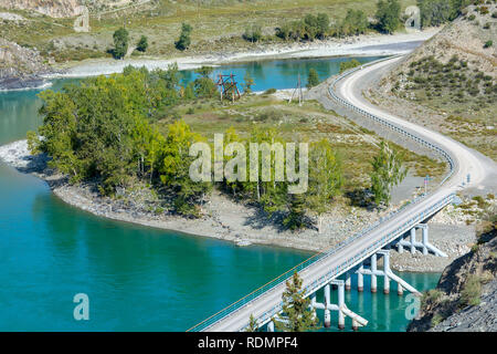 Die Brücke über den Fluss Katun, argut Cluster, Republik Altai Stockfoto