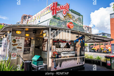 23. Dezember 2018, Sydney NSW Australien: Außenansicht des ursprünglichen Harry Café de Wheels pie Warenkorb in Woolloomooloo Sydney Australien Stockfoto