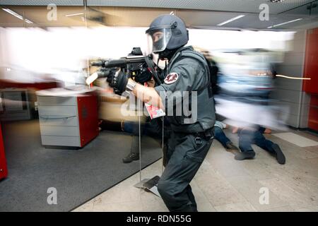 Die Probe, die Offiziere der spezialeinsatzkommando, SEK, eine spezielle Antwort Einheit der deutschen Polizei, Stockfoto