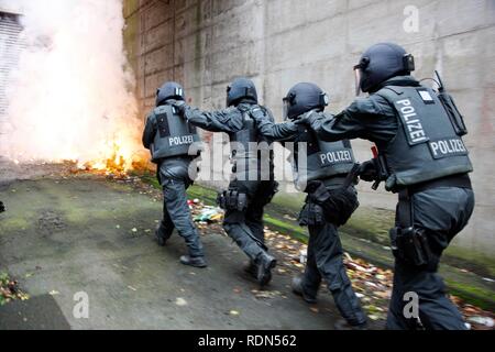 Die Probe, die Offiziere der spezialeinsatzkommando, SEK, eine spezielle Antwort Einheit der deutschen Polizei, Stockfoto