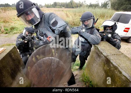 Die Probe, die Offiziere der spezialeinsatzkommando, SEK, eine spezielle Antwort Einheit der deutschen Polizei, Stockfoto