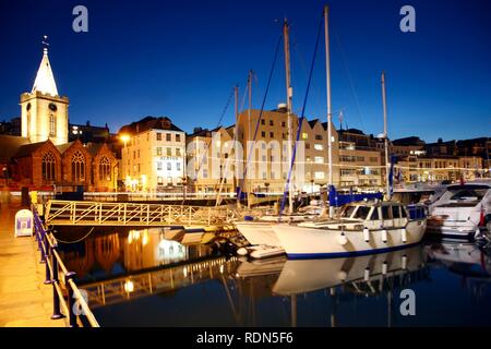 Segelboote in der Marina, dem wichtigsten Hafen, St. Peter Port, Guernsey, Kanalinseln, Europa Stockfoto