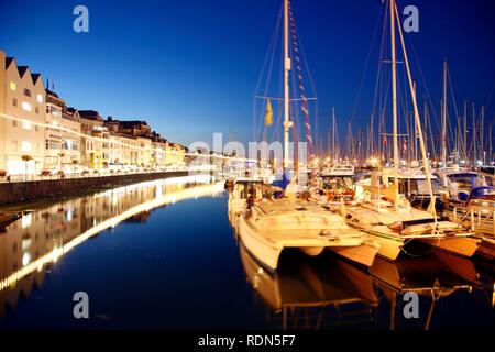 Segelboote in der Marina, dem wichtigsten Hafen, St. Peter Port, Guernsey, Kanalinseln, Europa Stockfoto