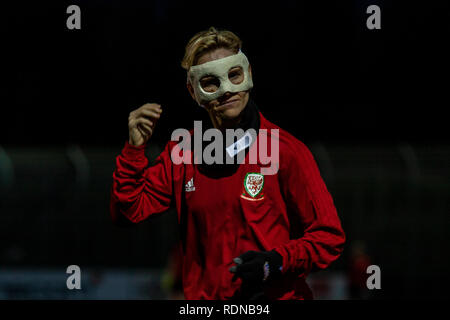 Wales Frauen Datensatz aussehen Inhaber Jess Fishlock Züge im Dragon Park in Newport vor ihren internationalen gegen Italien. Lewis Mitchell/YCPD. Stockfoto