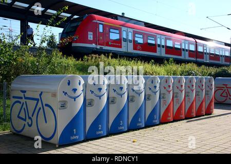 Bikey, Fahrradverleih, Schließfächer für sicheres Parken von Fahrrädern, Bottrop, Nordrhein-Westfalen Stockfoto