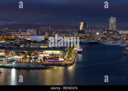 Port Vell, Hafenpromenade Rambla del Mar, Maremagnum, Dämmerung, Barcelona, Katalonien, Spanien Stockfoto