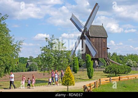 Windmühle in der internationalen Wind- und Wassermühle Museum in Gifhorn, Niedersachsen Stockfoto