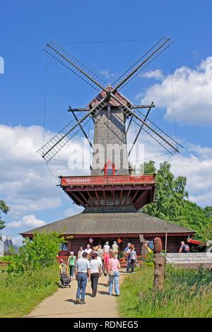 Windmühle in der internationalen Wind- und Wassermühle Museum in Gifhorn, Niedersachsen Stockfoto