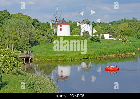 Windmühlen in der internationalen Wind- und Wassermühle Museum in Gifhorn, Niedersachsen Stockfoto