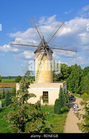 Windmühle in der internationalen Wind- und Wassermühle Museum in Gifhorn, Niedersachsen Stockfoto