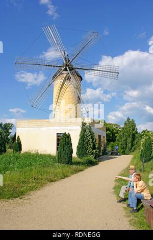 Windmühle in der internationalen Wind- und Wassermühle Museum in Gifhorn, Niedersachsen Stockfoto