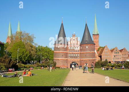 St. Mary's Church, Holstentor, St. Peter's Kirche und Salzspeicher Salz Lagerhäuser, Luebeck, Schleswig-Holstein Stockfoto