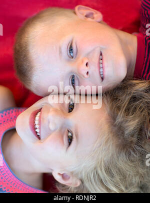 Beste Freunde, zwei Kinder Stockfoto
