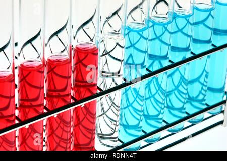 Chemikalien in Reagenzgläser Stockfoto