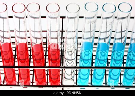 Chemikalien in Reagenzgläser Stockfoto