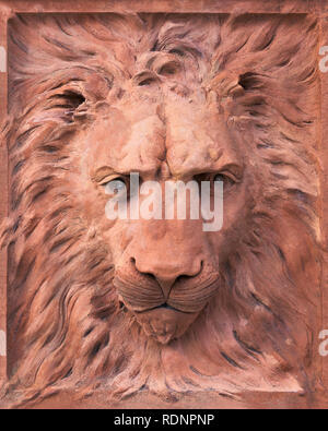 Lion Skulptur außerhalb der Ponce de Leon Hotel King Street auf dem Campus der Flagler College in der Innenstadt von St. Augustine, Florida Stockfoto