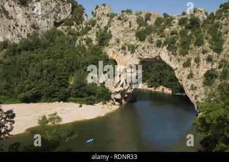 Natural Arch der Pont d'Arc, Ardèche, Rhones Alpes, Frankreich, Europa Stockfoto