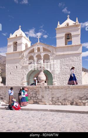 Kirche in Maca, in der Nähe der Colca Canyon, Peru, Südamerika Stockfoto