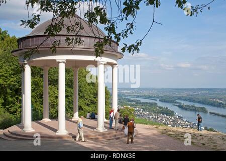 Tempel in der Nähe des Niederwalddenkmal über Rüdesheim am Rhein, Rheinland-Pfalz Stockfoto