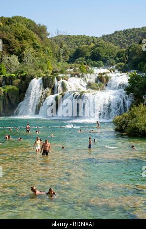 Wasserfall im Nationalpark Krka, Adria, Kroatien, Europa Stockfoto