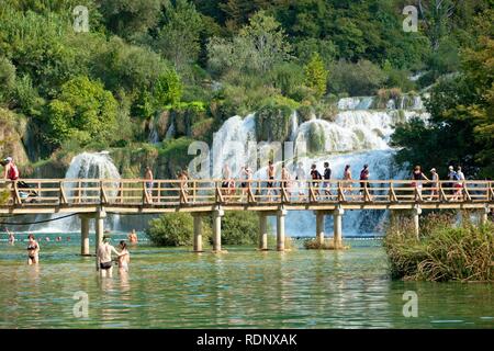 Wasserfall im Nationalpark Krka, Adria, Kroatien, Europa Stockfoto