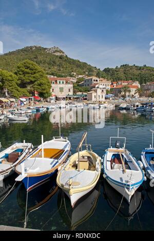 Hafen von Lopud Stadt auf der Insel Lopud in der Nähe von Dubrovnik, Elaphiti oder Elafiti Inseln, Süd Dalmatien, Adriaküste, Kroatien Stockfoto