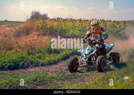 Ruse, Bulgarien - 21. Juli 2017. Ivanovo Bereich Village, Ruse, Bulgarien, ATV in Aktion Stockfoto