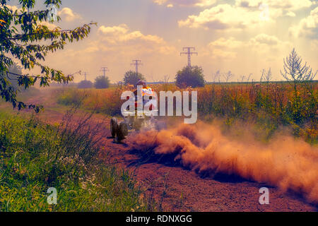 Ruse, Bulgarien - 21. Juli 2017. Ivanovo Bereich Village, Ruse, Bulgarien, ATV in Aktion Stockfoto