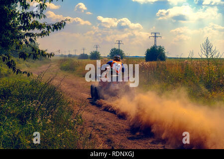 Ruse, Bulgarien - 21. Juli 2017. Ivanovo Bereich Village, Ruse, Bulgarien, ATV in Aktion Stockfoto