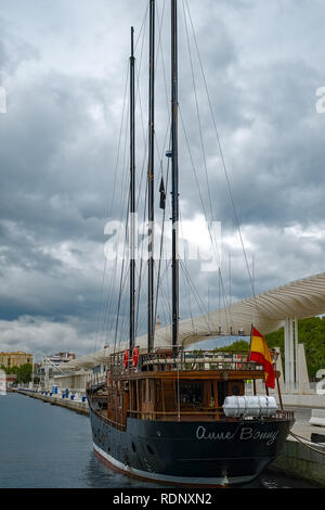 Malaga, Spanien - 10 April, 2018. Goleta Anne Bonny, erbaut im Jahre 1905, in den Hafen von Malaga, Spanien Stockfoto