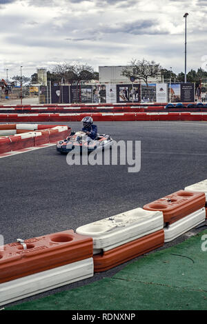 Malaga, Spanien - 07 April, 2018. Kart racer in Aktion an Kart & Fun Malaga, Spanien Stockfoto