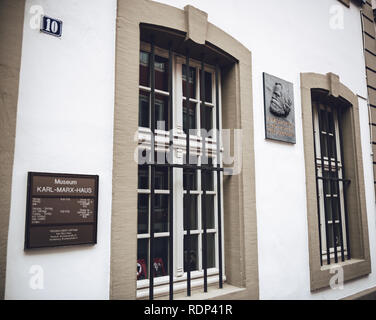 TRIER, Deutschland - Dec 21, 2015: Seitenansicht des Hauses waren Karl Marx, deutscher Philosoph, Ökonom, Soziologe, Journalist und revolutionär-sozialistischen wurde 1818 geboren Stockfoto