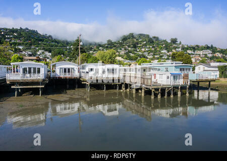 Häuser am Ufer des nördlich der Bucht von San Francisco, Sausalito, Kalifornien Stockfoto