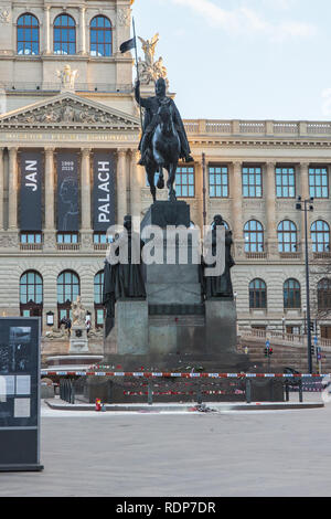 Die Polizei bestätigt, dass der 1964 geborene Mann am 18. Januar auf dem Wenzelsplatz in Prag, Tschechische Republik, Brandlast auf ihn gegossen und sich selbst in Brand gesetzt hat. Stockfoto